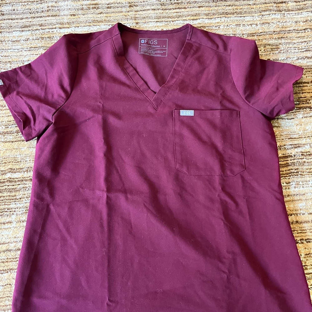 Maroon figs top size M